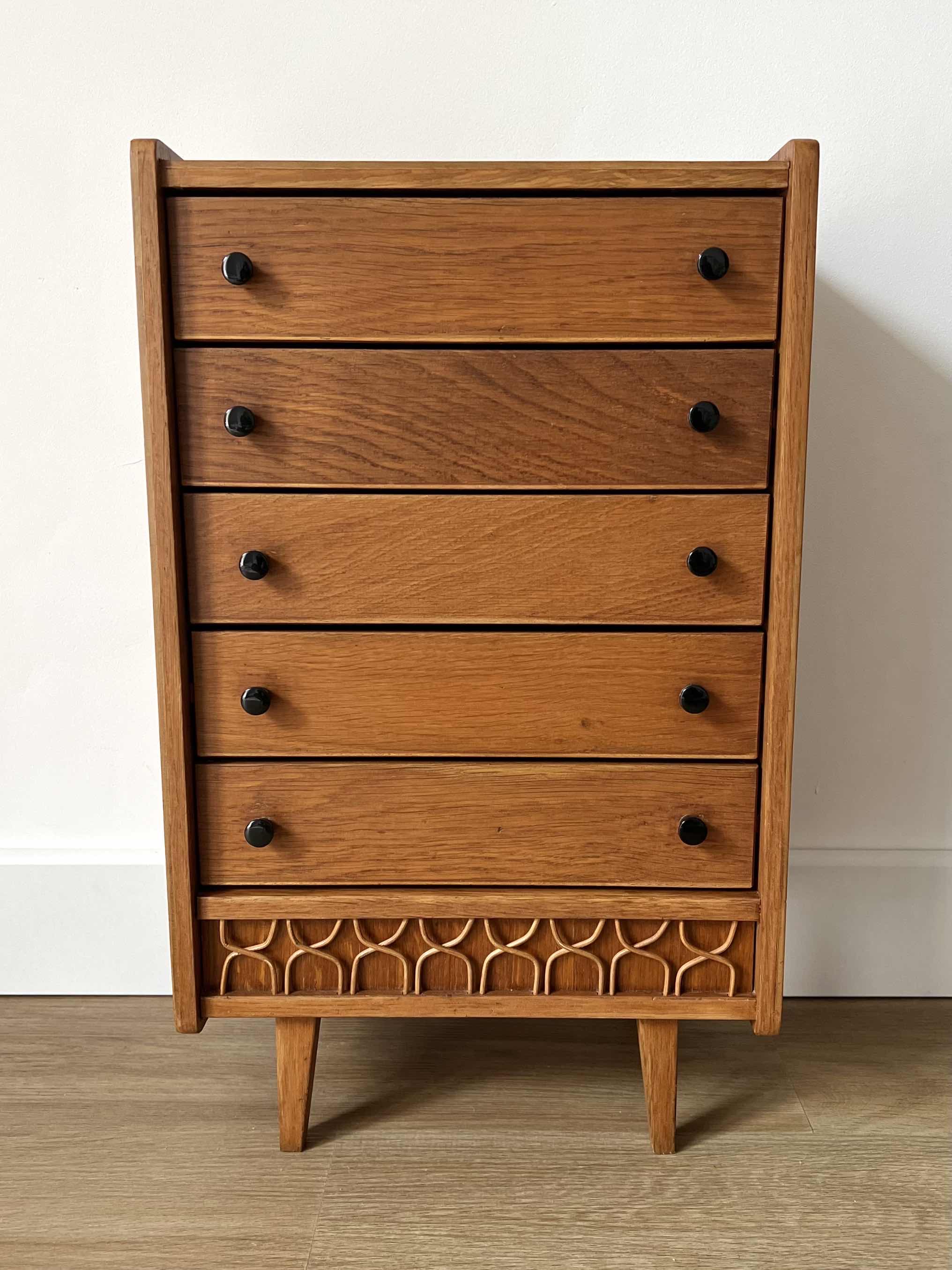 Commode chiffonnier scandinave pour poupée avec rotin