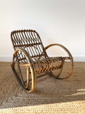 rocking-chair enfant en rotin vintage