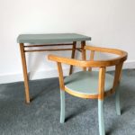 Bureau enfant style Baumann relooké et sa chaise