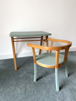 Bureau enfant style Baumann relooké et sa chaise