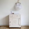 confiturier - petite commode - de style art déco avc pieds cannelés relookée en beige dans un univers de danseuse