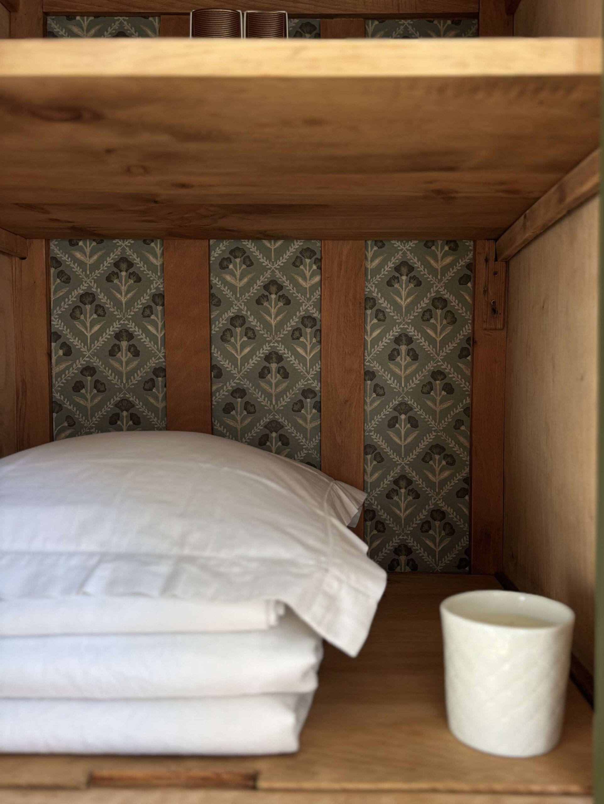 ADOPTÉE - La petite armoire "Aubade parisienne" – Image 17