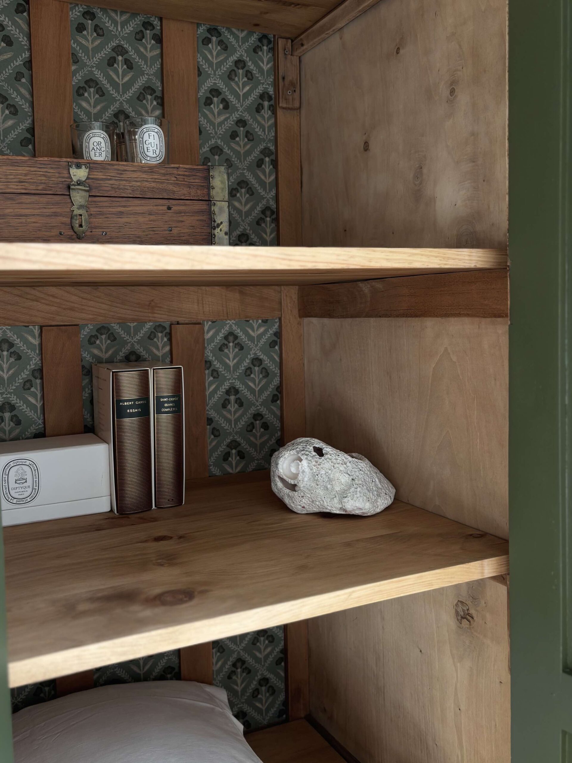 ADOPTÉE - La petite armoire "Aubade parisienne" – Image 4