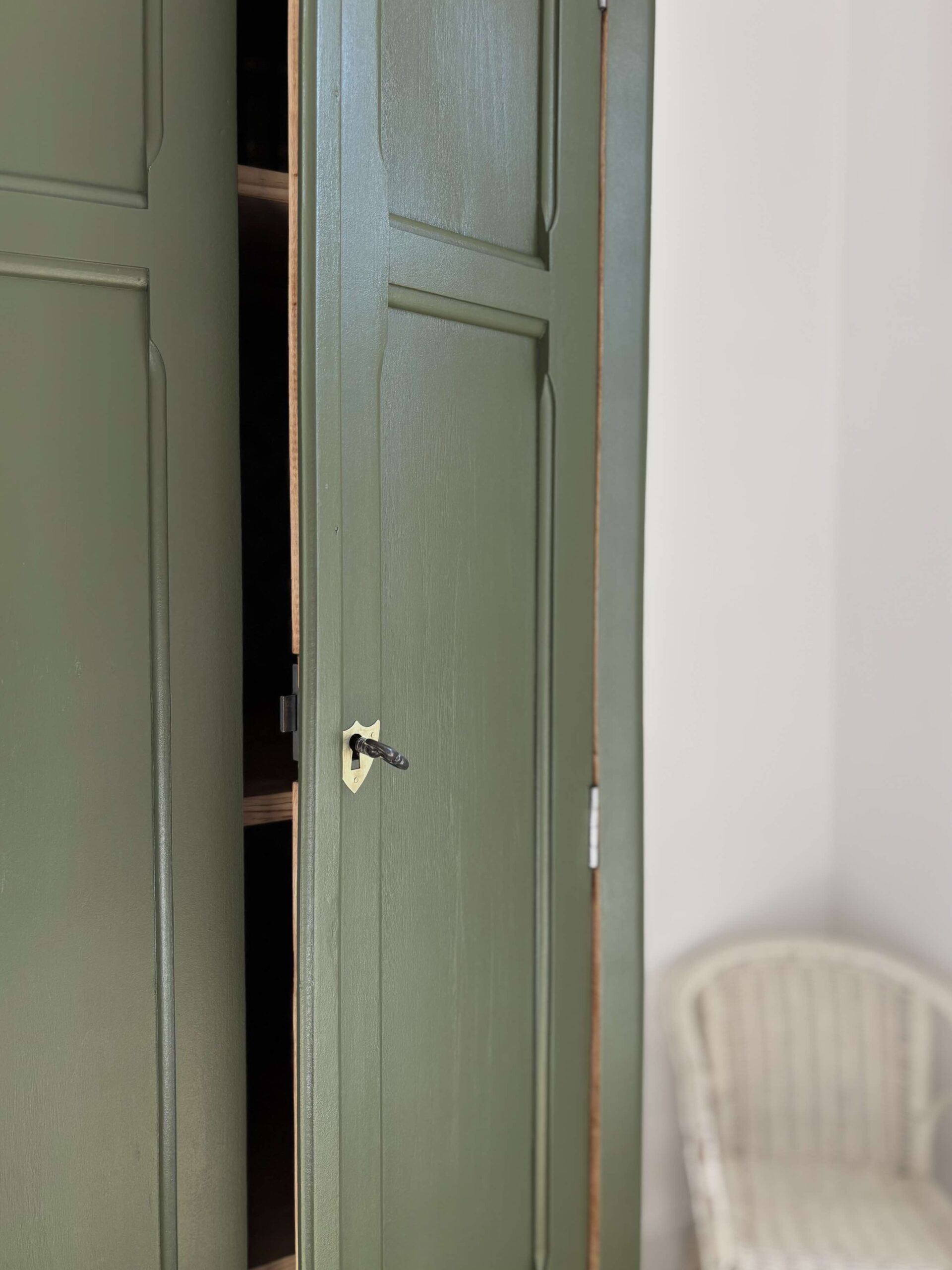 ADOPTÉE - La petite armoire "Aubade parisienne" – Image 3