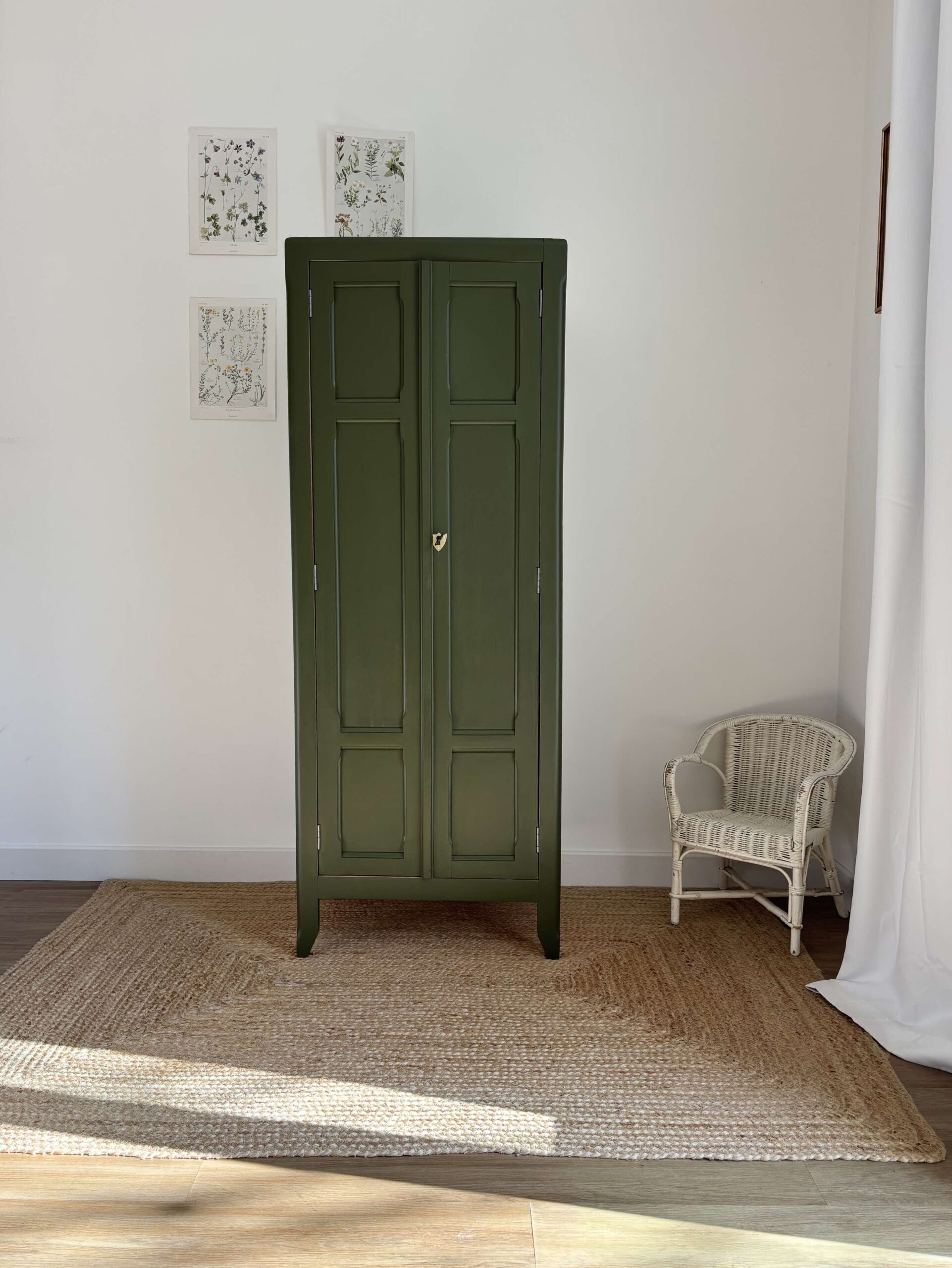 ADOPTÉE - La petite armoire "Aubade parisienne"