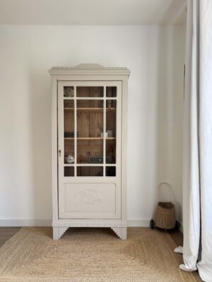 vitrine art déco restaurée en beige