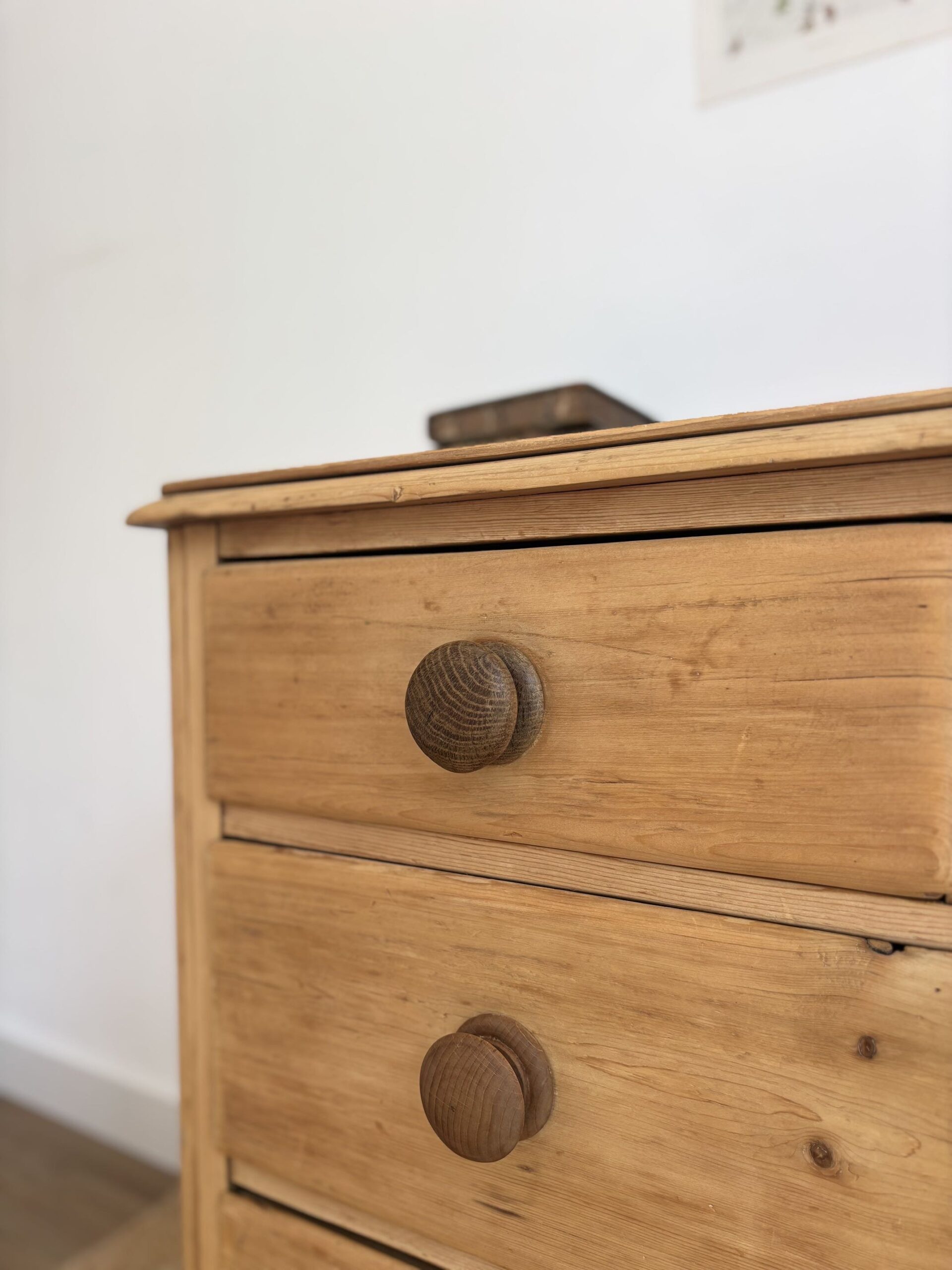 ADOPTÉE - La commode anglaise Sonnet 43 – Image 9