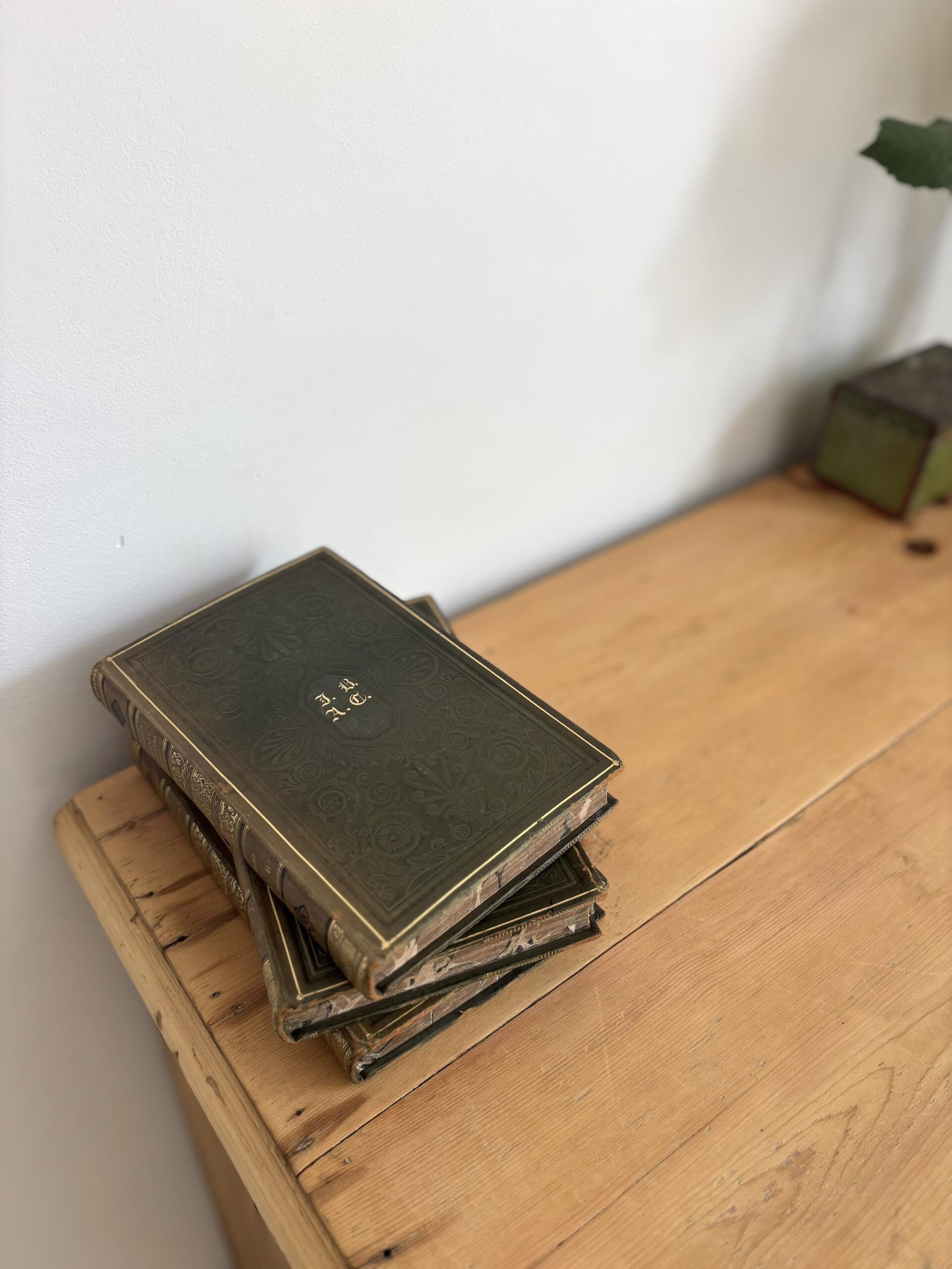 ADOPTÉE - La commode anglaise Sonnet 43 – Image 17